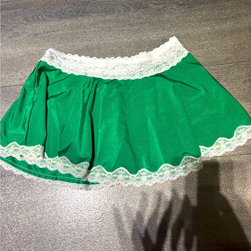 Green Lace Trim Skirt size medium new